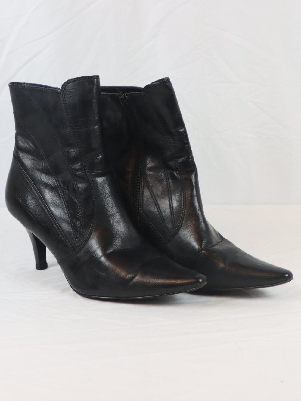 Style & Co. Size 9.5 Black Short Boot Heels